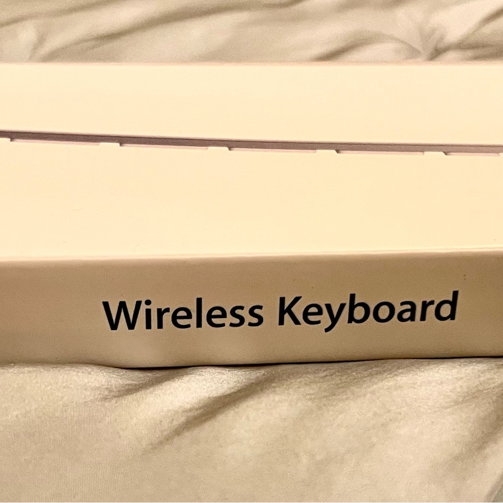 Apple Wireless Keyboard - Picture 3 of 6